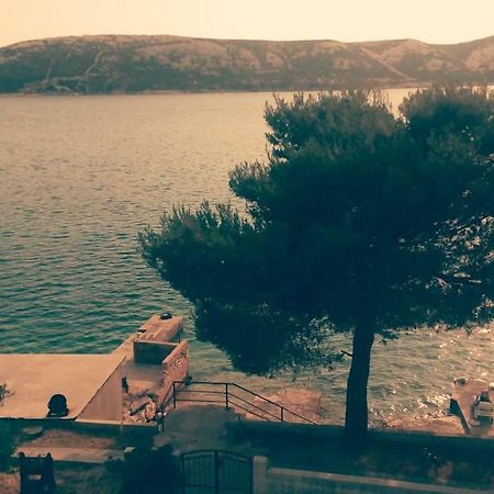 Sea Breeze Apartments With Private Beach And Boat Anchorage Stara Novalja Luaran gambar