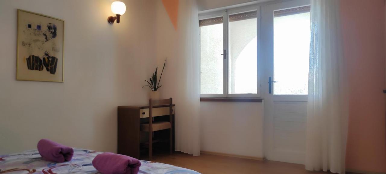 Sea Breeze Apartments With Private Beach And Boat Anchorage Stara Novalja Luaran gambar