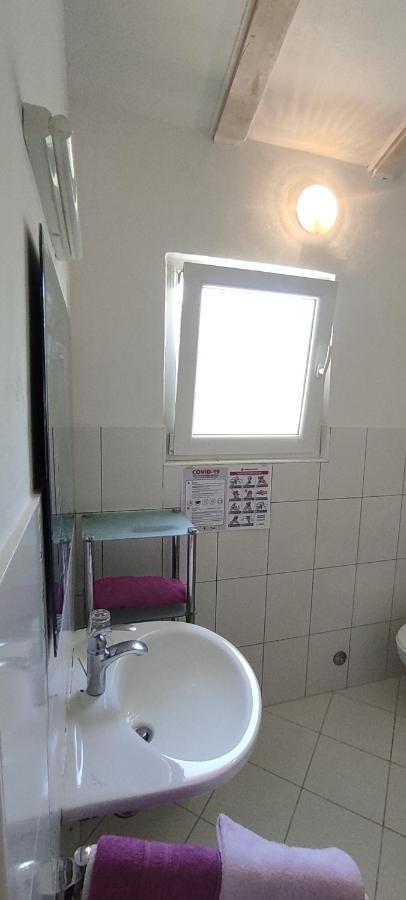 Sea Breeze Apartments With Private Beach And Boat Anchorage Stara Novalja Luaran gambar
