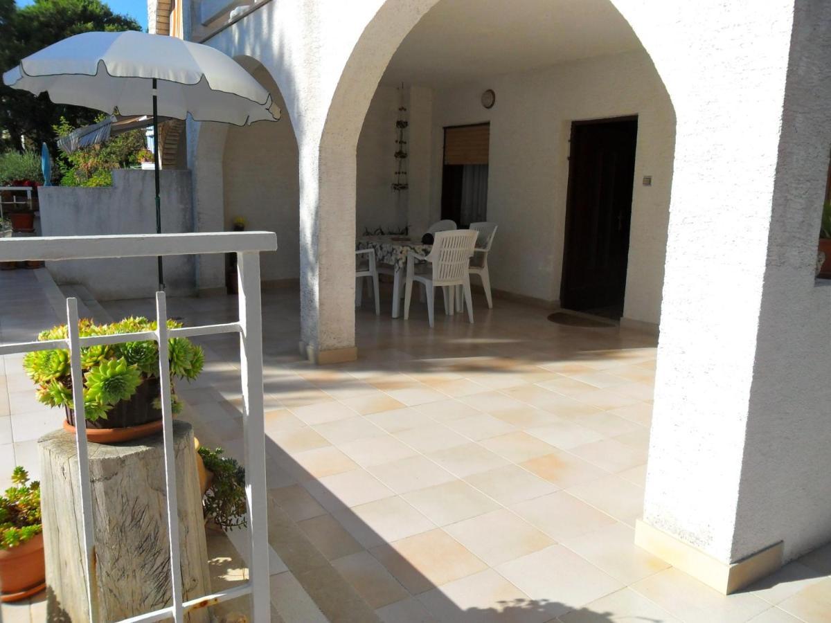 Sea Breeze Apartments With Private Beach And Boat Anchorage Stara Novalja Luaran gambar