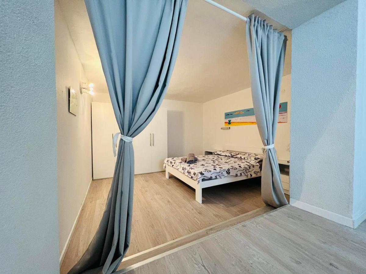 Sea Breeze Apartments With Private Beach And Boat Anchorage Stara Novalja Luaran gambar
