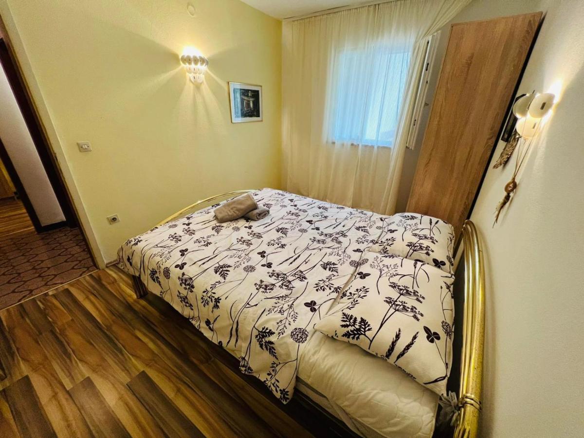 Sea Breeze Apartments With Private Beach And Boat Anchorage Stara Novalja Luaran gambar