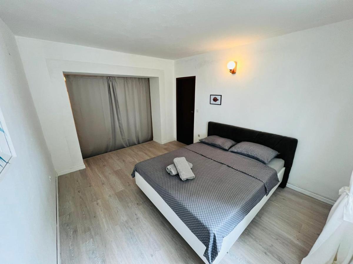Sea Breeze Apartments With Private Beach And Boat Anchorage Stara Novalja Luaran gambar