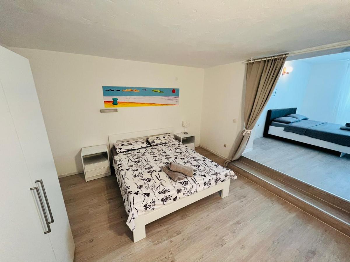 Sea Breeze Apartments With Private Beach And Boat Anchorage Stara Novalja Luaran gambar