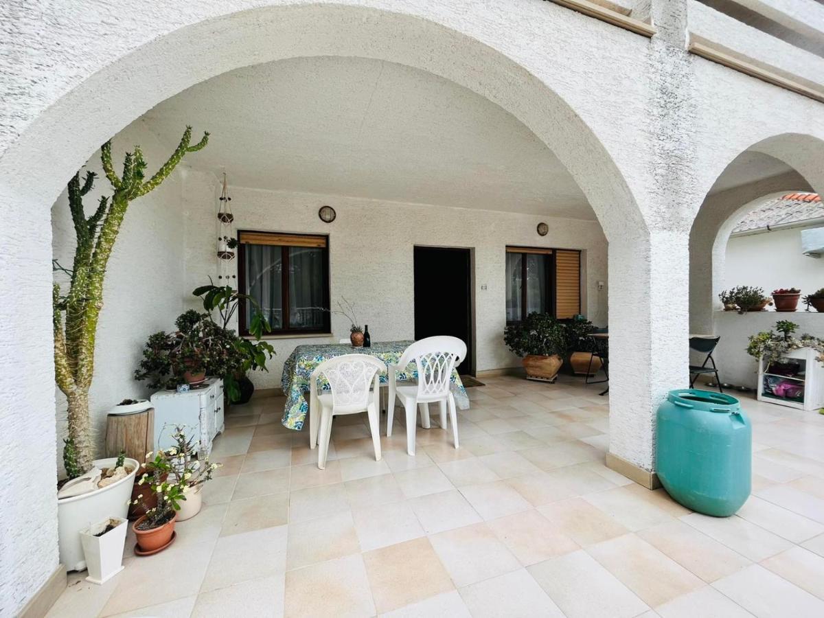 Sea Breeze Apartments With Private Beach And Boat Anchorage Stara Novalja Luaran gambar