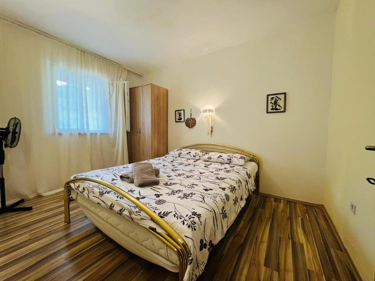 Sea Breeze Apartments With Private Beach And Boat Anchorage Stara Novalja Luaran gambar