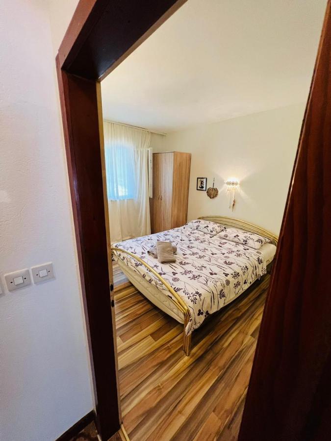 Sea Breeze Apartments With Private Beach And Boat Anchorage Stara Novalja Luaran gambar