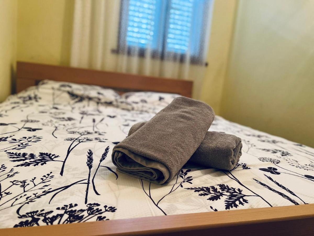 Sea Breeze Apartments With Private Beach And Boat Anchorage Stara Novalja Luaran gambar