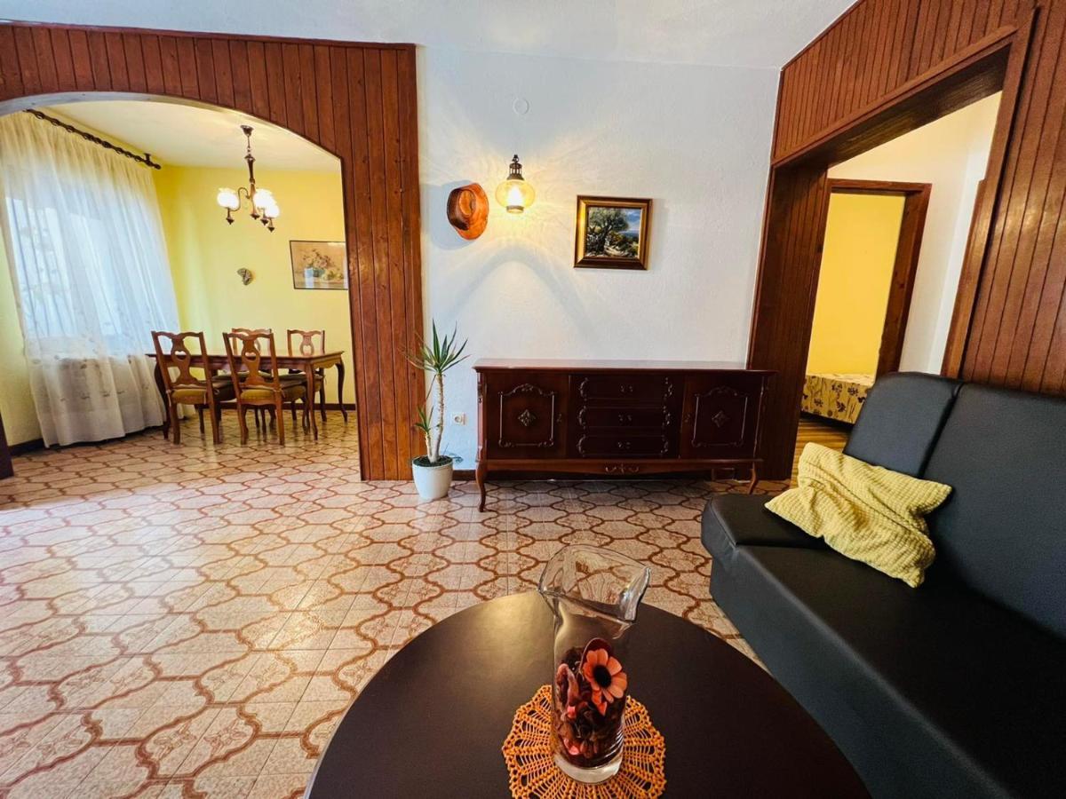 Sea Breeze Apartments With Private Beach And Boat Anchorage Stara Novalja Luaran gambar