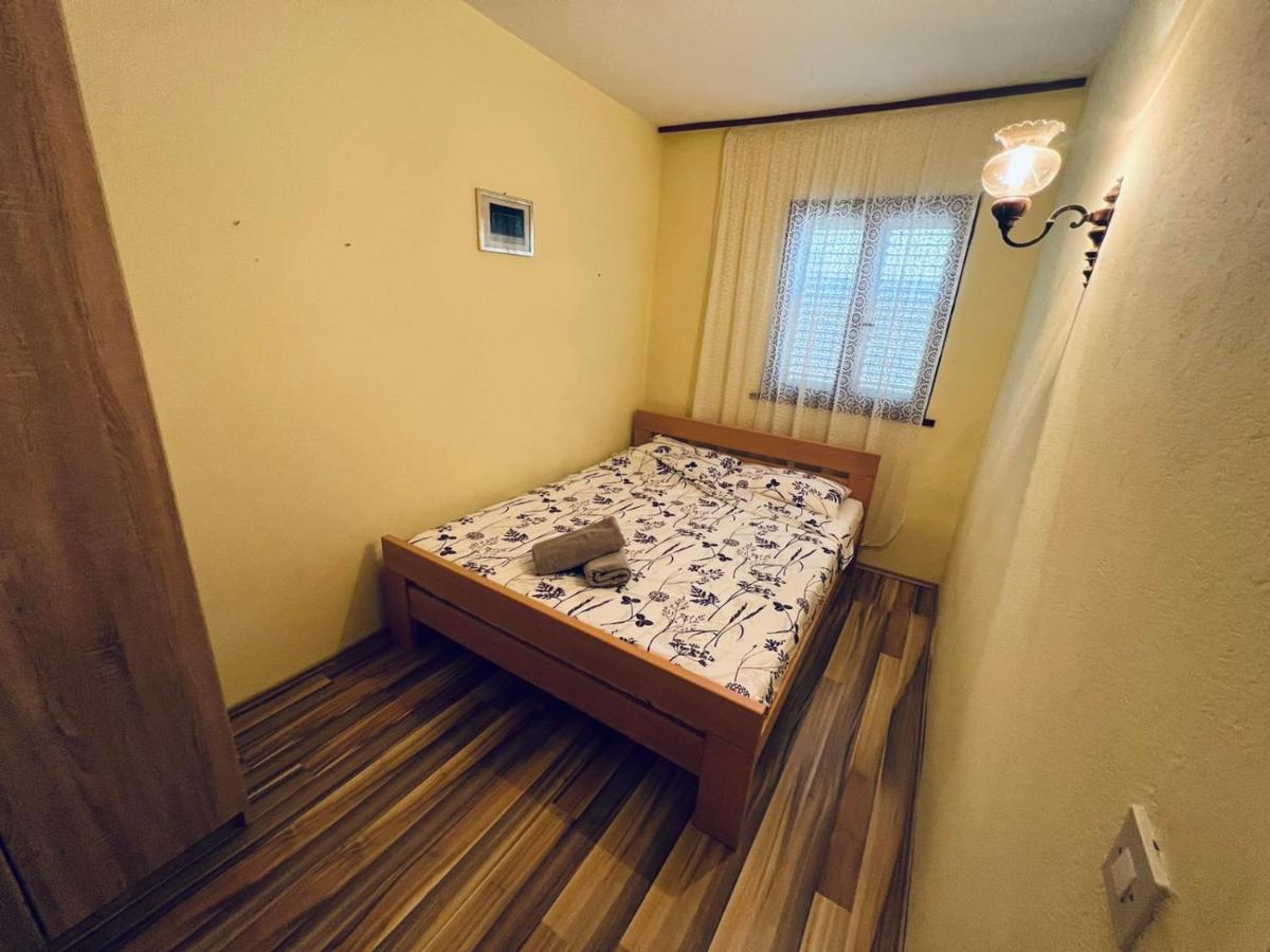 Sea Breeze Apartments With Private Beach And Boat Anchorage Stara Novalja Luaran gambar