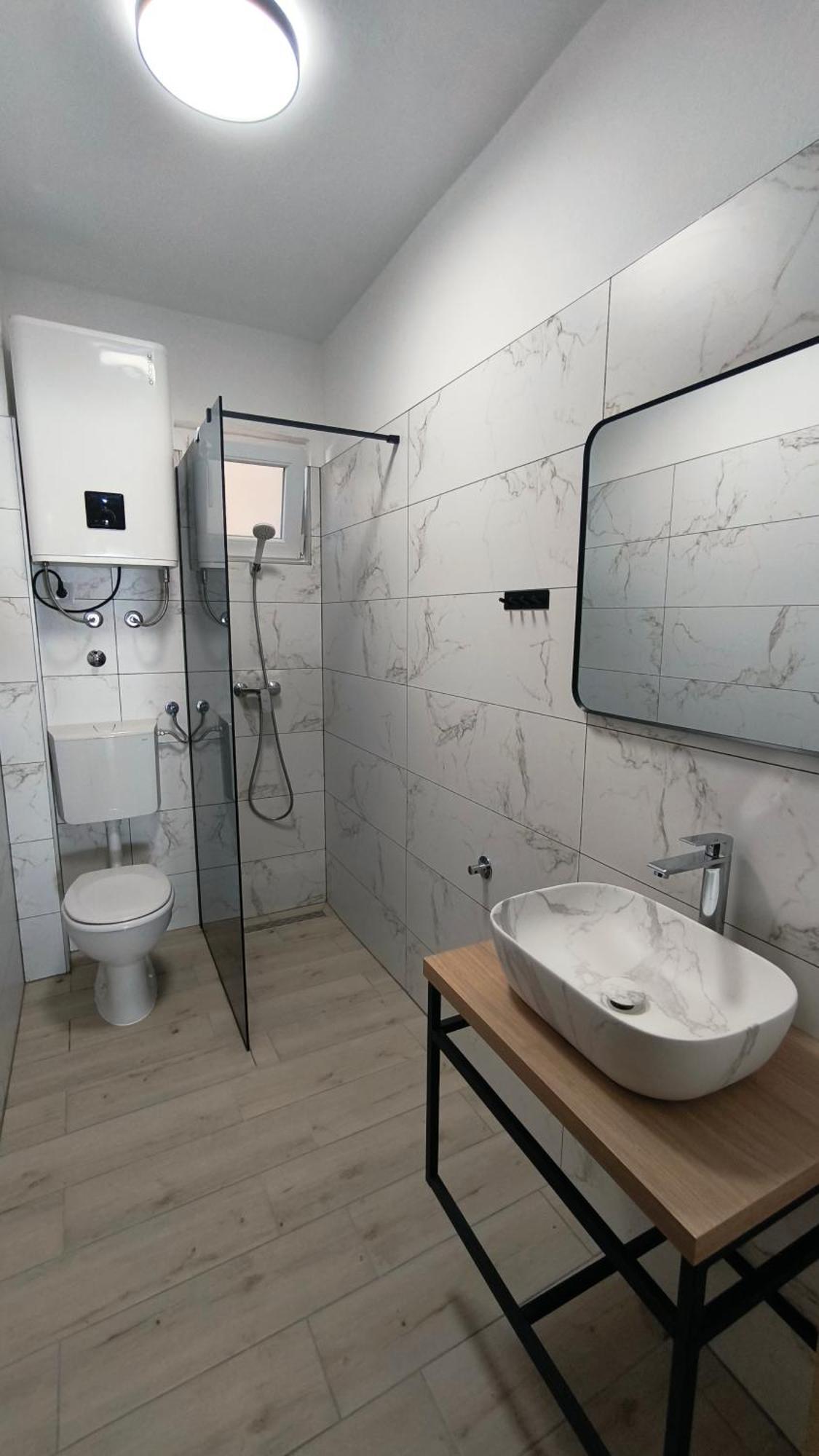 Sea Breeze Apartments With Private Beach And Boat Anchorage Stara Novalja Luaran gambar