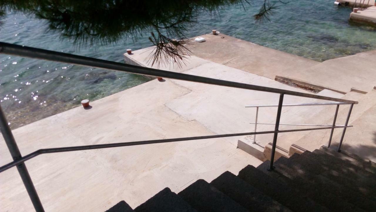 Sea Breeze Apartments With Private Beach And Boat Anchorage Stara Novalja Luaran gambar