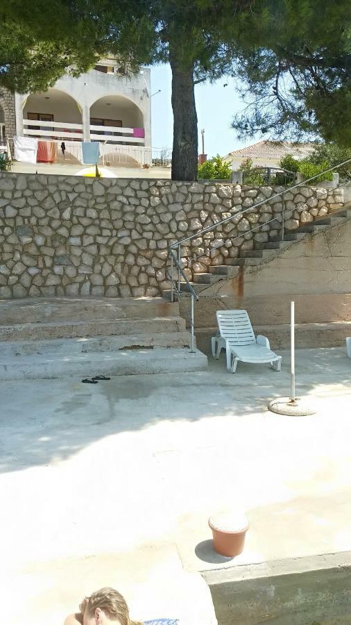 Sea Breeze Apartments With Private Beach And Boat Anchorage Stara Novalja Luaran gambar