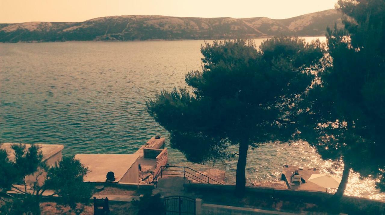 Sea Breeze Apartments With Private Beach And Boat Anchorage Stara Novalja Luaran gambar